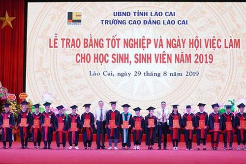 Giáo dục nhân văn cho sinh viên