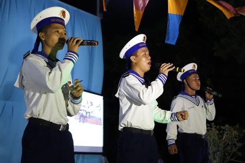 Đón sinh nhật nơi đầu sóng