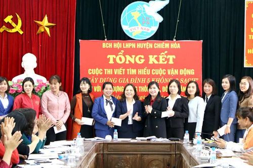 Trao giải cuộc thi tìm hiểu cuộc vận động 'Xây dựng gia đình 5 không, 3 sạch'