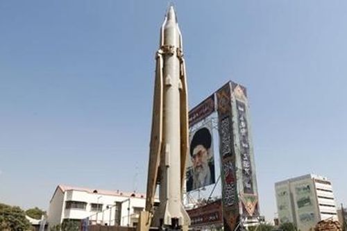 Mỹ có vũ khí tối tân, Iran đối chọi bằng chiến lược đáng gờm