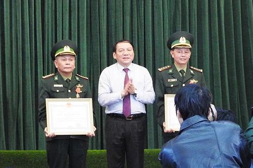Trao tặng Huân chương Chiến công của Chủ tịch nước cho Biên phòng Quảng Trị