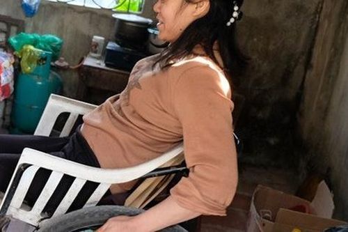 Nghẹn lòng cuộc sống cô độc của người phụ nữ bị bại liệt suốt 20 năm