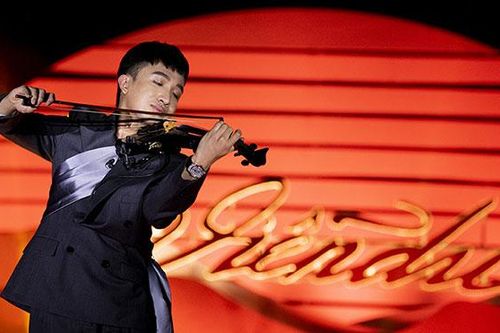Hoàng Rob cùng Hà Trần, Bùi Lan Hương 'thăng hoa' trong show 'Viễn du'