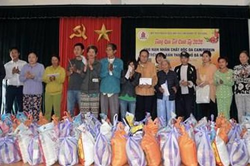 Trao 800 suất quà Tết tặng nạn nhân chất độc da cam/dioxin Đà Nẵng