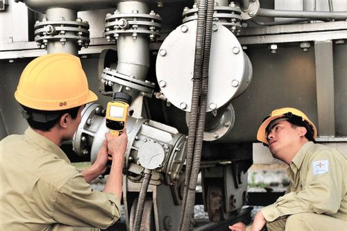 Những người 'chẩn bệnh' trên lưới điện quốc gia