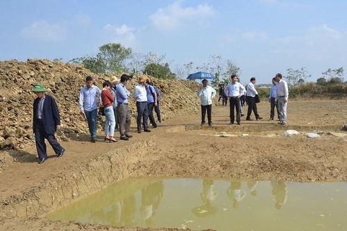 Khai quật hào thành phía Đông và Tây Thành Nhà Hồ