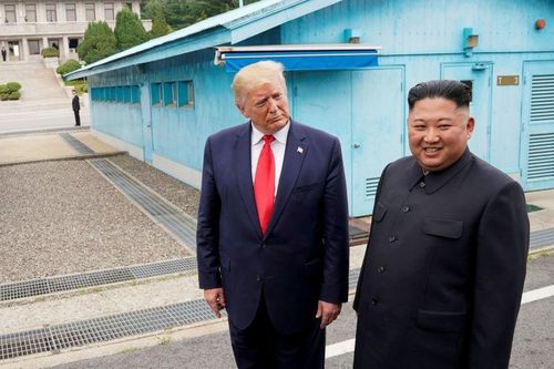 Giữa lúc căng thẳng, ông Trump vẫn gửi lời chúc mừng sinh nhật ông Kim Jong-un