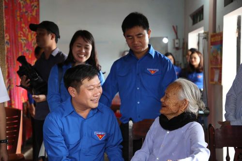 Ấm áp 'Bữa cơm tất niên-Ấm tình lòng Mẹ'