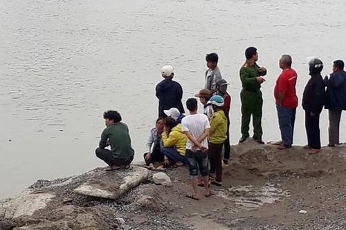Vụ lật thuyền trên sông Trà Lý: Tìm thấy thi thể người vợ