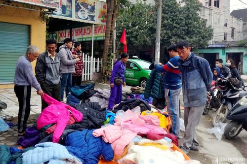 Hàng 'giảm giá sốc' xuất hiện trên nhiều tuyến đường ở Nghệ An