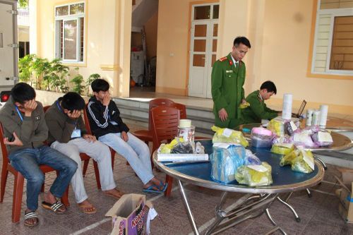 Ba học sinh ở Nghệ An chế 11,4 kg pháo nổ bán kiếm tiền ăn tiêu