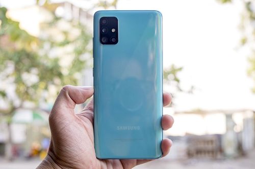 Mở hộp Galaxy A51: Điểm nhấn là cụm 4 camera!