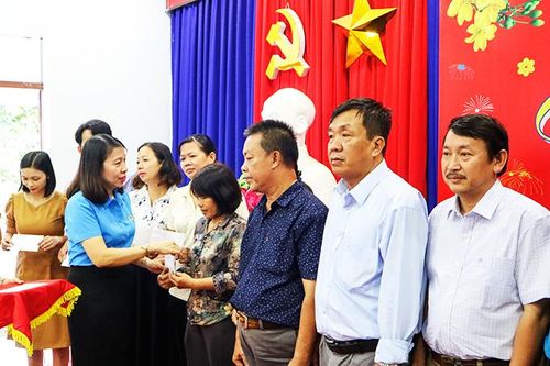 Quan tâm đời sống nhà giáo, người lao động