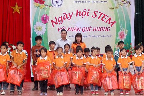 Sôi nổi ngày hội STEM tại Trường Tiểu học số 2 xã Xuân Quang