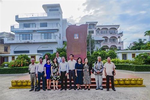 Phát huy vai trò của văn học nghệ thuật trong xây dựng và phát triển văn hóa, con người, khơi dậy khát vọng sáng tạo