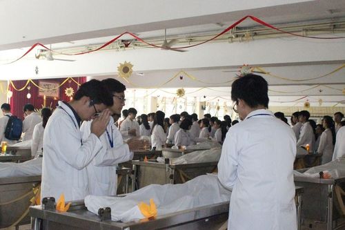 Xúc động lễ tri ân người hiến xác