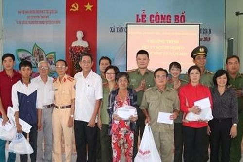 Mang yêu thương về với người dân vùng biên giới đất Sen Hồng