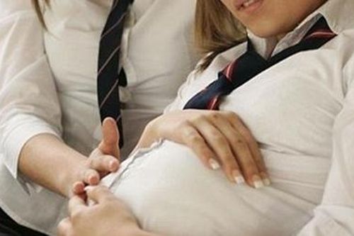 'Cuồng yêu' thợ sửa xe, nữ sinh nói dối tuổi để được 'yêu' rồi dính bầu