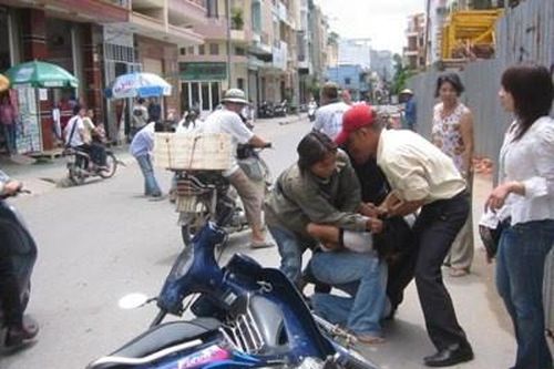 Chặn xe người dân đòi tiền, trung tá công an bị kỷ luật