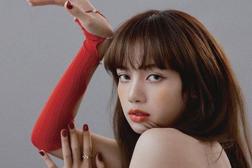 Lisa (Black Pink) phong cách trên tạp chí