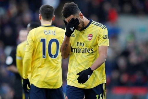 Aubameyang bị truất quyền thi đấu sau khi ghi bàn