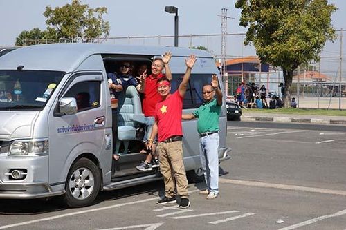 Kiều bào Việt Nam đi 400km cổ vũ thầy trò HLV Park Hang Seo