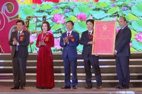 Thủ tướng Nguyễn Xuân Phúc dự lễ thành lập thị xã Duy Tiên