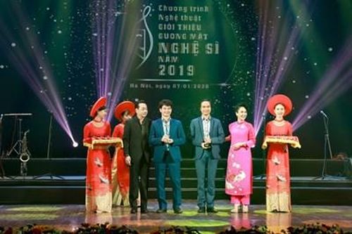 NÂNG NIU NHỮNG 'VÀNG MƯỜI'