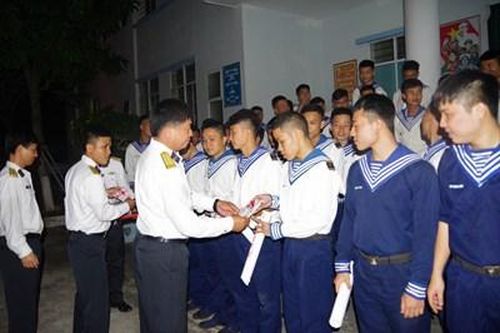 Ấm áp đêm chia tay đồng đội