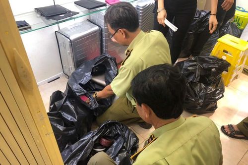 Thu giữ hàng nghìn đồ nghi giả LV, Gucci ở 'thiên đường mua sắm' Sài Gòn