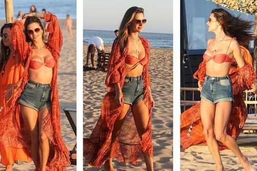 Alessandra Ambrosio mặc áo bơi bé xíu 'quẩy' hết mình trên bãi biển