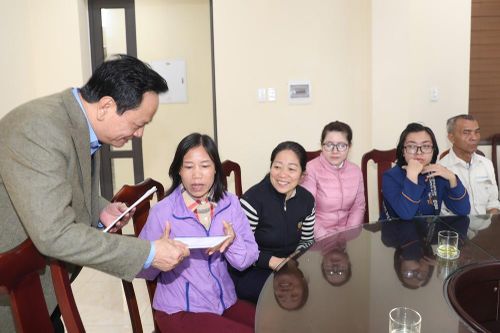 'Chúa đảo' Tuần Châu chi tiền tỷ lo tết cho người nghèo