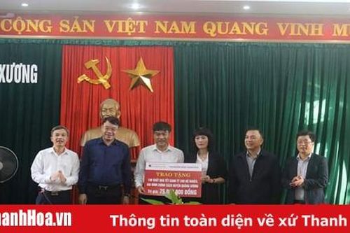 Agribank Nam Thanh Hóa tặng quà Tết cho hộ nghèo huyện Quảng Xương