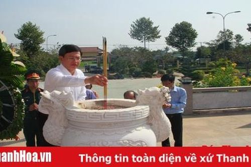 Đoàn đại biểu tỉnh Thanh Hóa dâng hương các nghĩa trang liệt sỹ tại thành phố Cần Thơ và tỉnh Tây Ninh