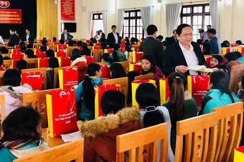 Bí thư Trung ương Đảng, Chủ tịch Ủy ban Trung ương MTTQ Việt Nam Trần Thanh Mẫn thăm và chúc tết các đối tượng bảo trợ xã hội Lâm Đồng