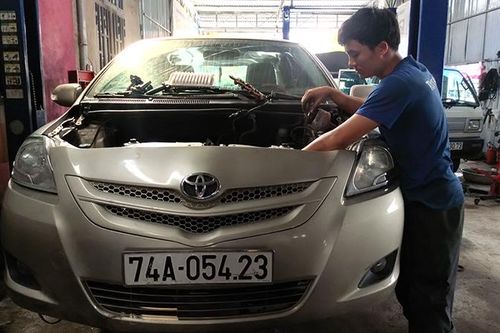 Sôi động dịch vụ chăm sóc xe ô tô