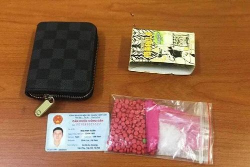 Bắt quả tang đối tượng tàng trữ gần 200 viên ma túy tổng hợp