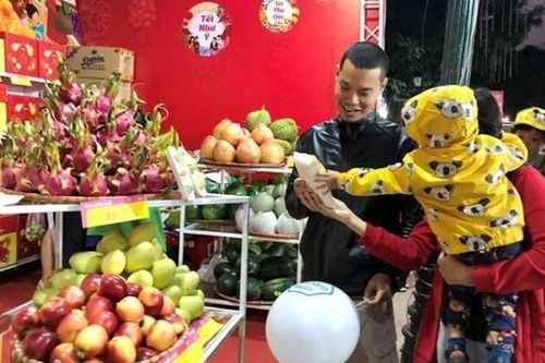 Sắm Tết tại hội chợ hàng hóa nông sản thực phẩm Tết Canh Tý 2020