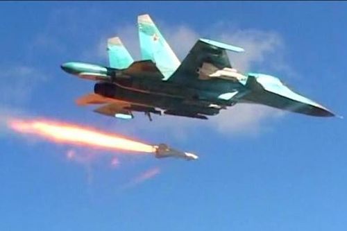 Không quân Nga mở cuộc tấn công hiếm hoi vào thành phố Idlib, Syria