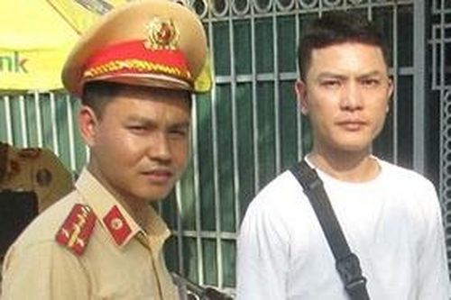 Shipper mang túi bùa chứa 200 viên ma túy