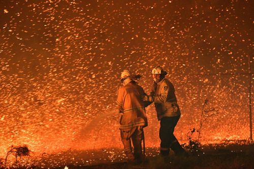 Bị chỉ trích, tỷ phú Australia dốc hầu bao sau thảm họa cháy rừng