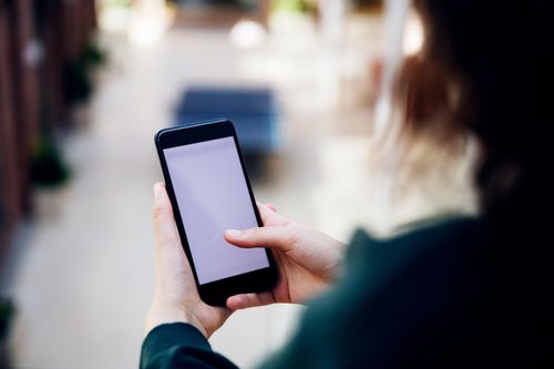 Thượng nghị sĩ Mỹ coi smartphone 'nguy hiểm như súng'