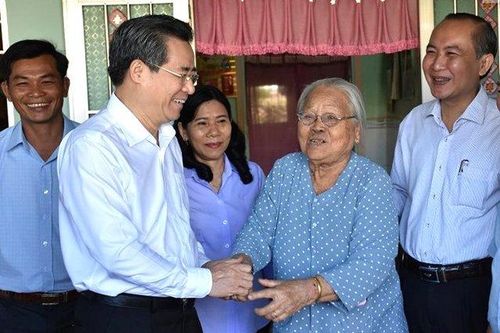Bạc Liêu chăm lo Tết cho các gia đình chính sách, người nghèo khó