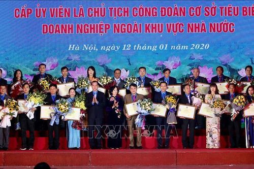 Biểu dương 90 cấp ủy viên là Chủ tịch Công đoàn cơ sở tiêu biểu doanh nghiệp khu vực ngoài Nhà nước