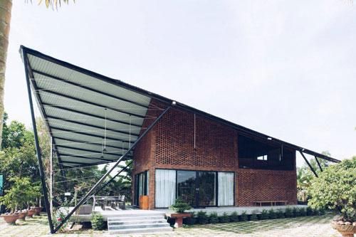 Ngôi nhà hình cánh diều đậm chất chất làng quê cuốn hút trên báo Tây