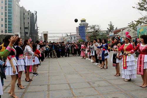 Giao lưu văn hóa, văn nghệ vui tết dân tộc Mông
