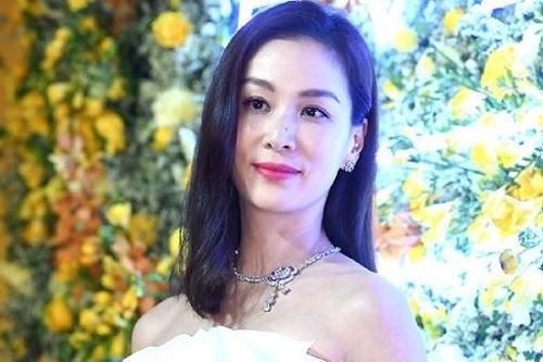 Động thái đầu tiên của vợ Jang Dong Gun giữa tâm bão
