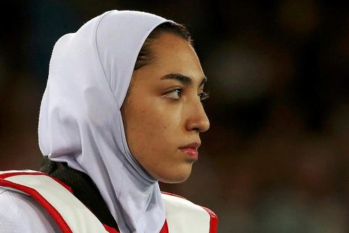 Nữ VĐV duy nhất của Iran đoạt huy chương Olympic đào tẩu