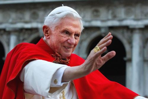 Giáo hoàng Benedict XVI muốn giữ luật linh mục độc thân