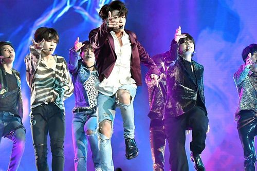 'Ngả mũ thán phục' trước 5 pha xử lý sự cố tài tình của BTS